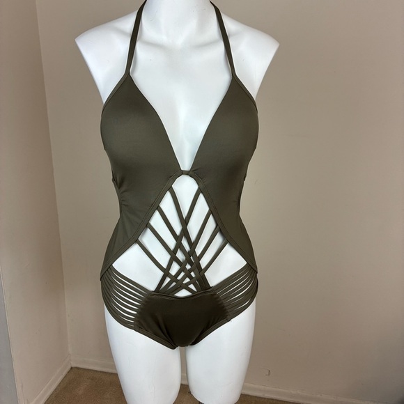 Kenneth Cole Strappy Cutout Swimsuit Women's Minimal Sexy Resortwear Beach - Picture 11 of 12